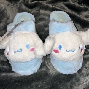 Cinnamoroll Plush Slippers 7 NWT